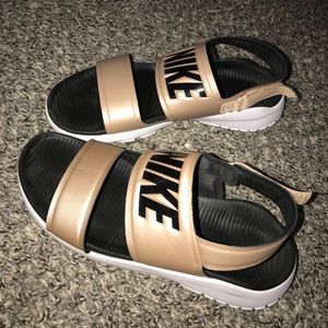 NIKE SANDALS